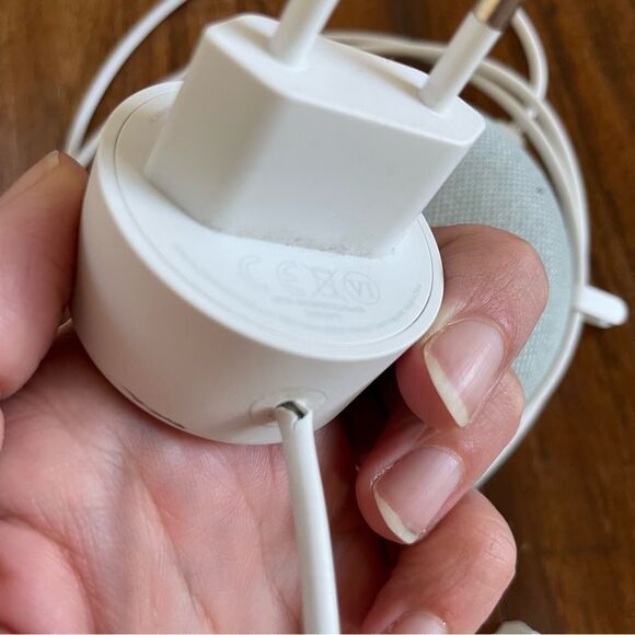 Google Nest Mini in Light Gray - Picture 5 of 8